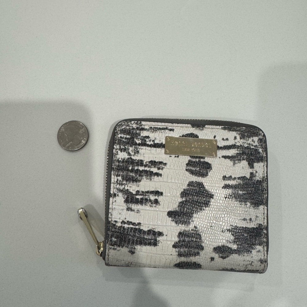 Henri bendel wallet